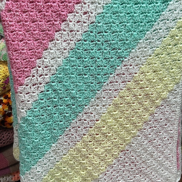 Hand Knit Silky Soft Throw Blanket 42x47 - Picture 3 of 13
